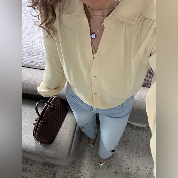 New๐ฉท Soft Button-Front Blouse ๐ค - Picture 5 of 8